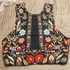 Yoga Democracy Black Floral Embroidered Crop Yoga Top - Women's